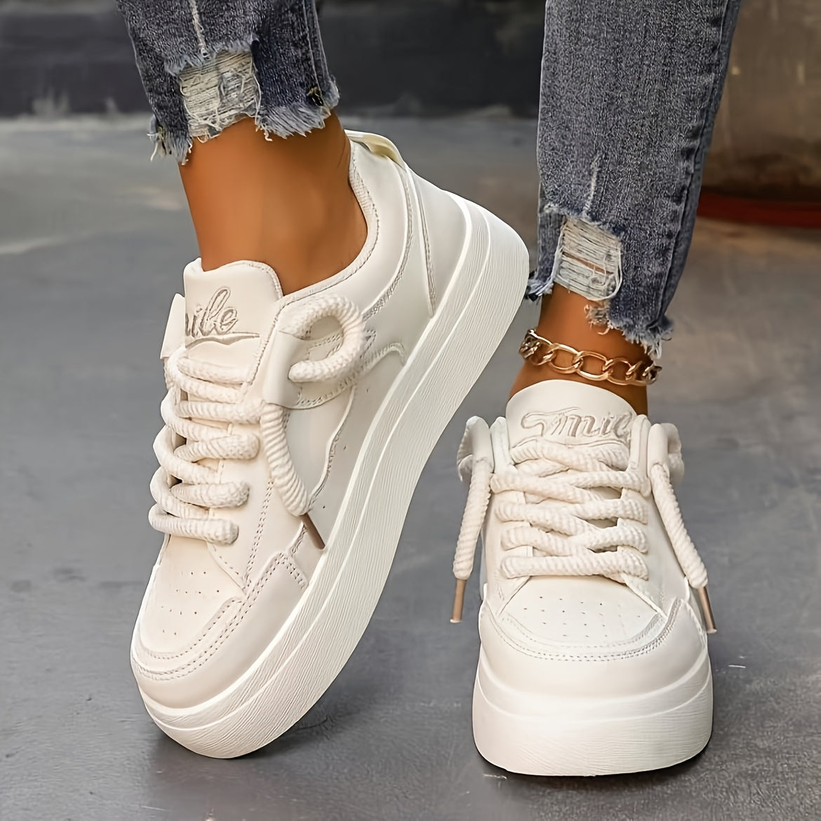 Low-Top Lace-Up Casual Sneakers