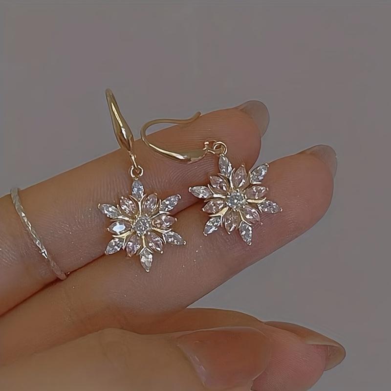 1 Pair Exquisite Snowflake Drop Earrings - Drop & Dangle - Pinkish Crystal Accents, Alloy Construction, Korean Style Fashion Jewelry for Women, Ideal Christmas Gift Idea, Sparkling Crystal Drops, Elegant Winter Accessories