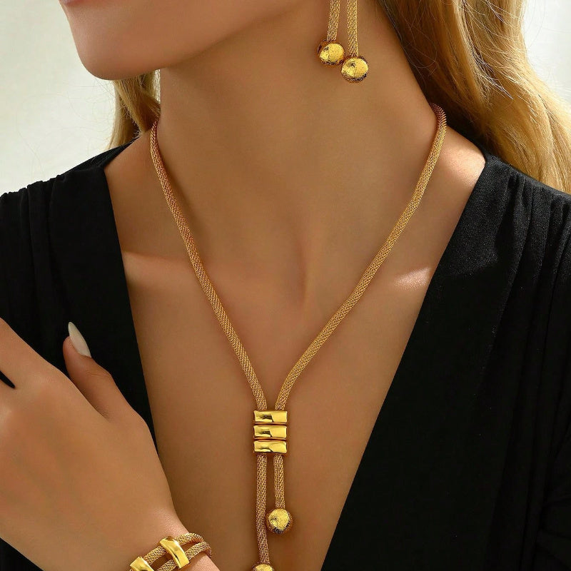 4PCS a set of 18K gold plated stainless steel double round hollowed necklace earrings bracelet 4 sets of INS personalized retro Korean fashion trend assorted gifts daily street commuter party to celebrate the holiday party we