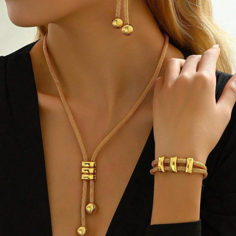 4PCS a set of 18K gold plated stainless steel double round hollowed necklace earrings bracelet 4 sets of INS personalized retro Korean fashion trend assorted gifts daily street commuter party to celebrate the holiday party we