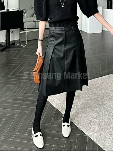 Boxer shorts leather skirt