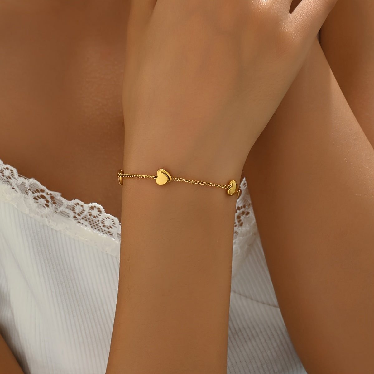 A Golden Stainless Steel Jewelry, 18K Gold-plated Heart-shaped Bracelet, Ins, French Bohemian, Korean, Fashionable, Casual, Simple, Trendy, Versatile, Ladies' Daily Commuting, Street Gatherings, Holiday Party Wear
