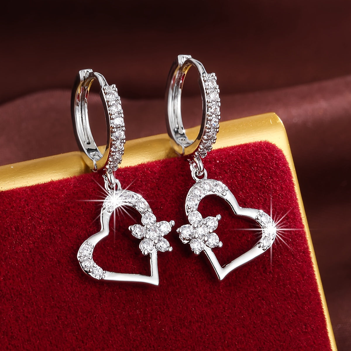 A Pair Of Delicate Korean-style Fashionable, Niche, Cute Heart-shaped Earrings, Versatile Ear Accessories.