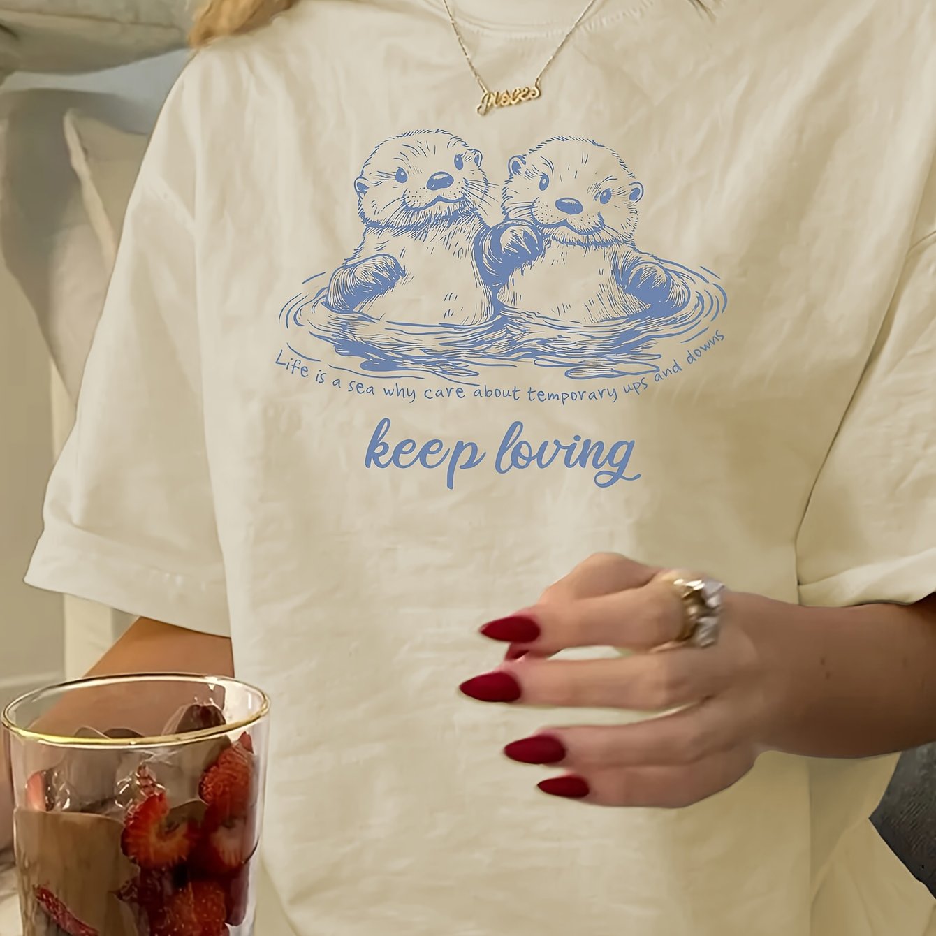 Women's Casual Short Sleeve T-Shirt with Two Otters & "Keep Loving" Graphic - White with Blue Water Ripple Design, Medium Stretch Round Neck Top for Spring Summer Fall, Machine Washable, Ladies T Shirts, Everyday Clothing, Re