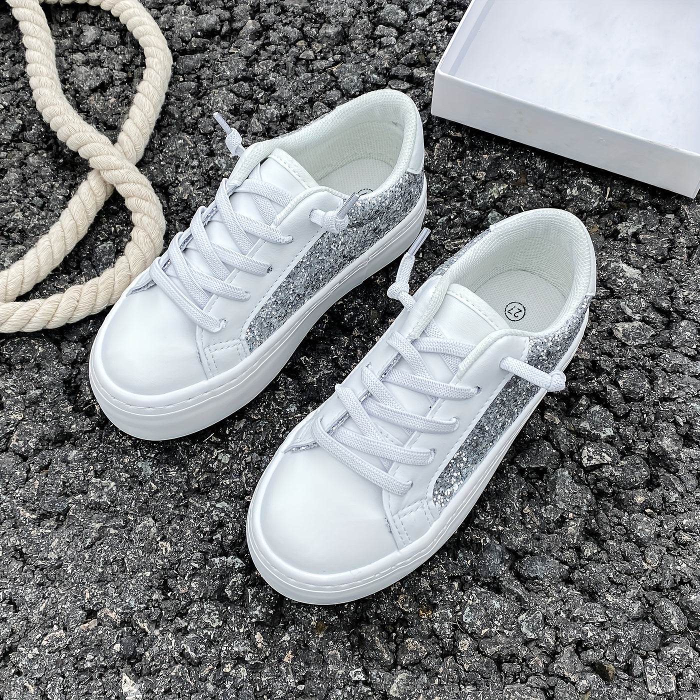 Different Shoe Sizes Have Different Numbers Of Eyelets. White Canvas Shoes For Babies, Mid-top Sneakers, Children's Canvas Shoes, Korean Version Of Simple Boys' And Girls' Shoes, Fashionable Low-top Casual Lace-up Track Shoes