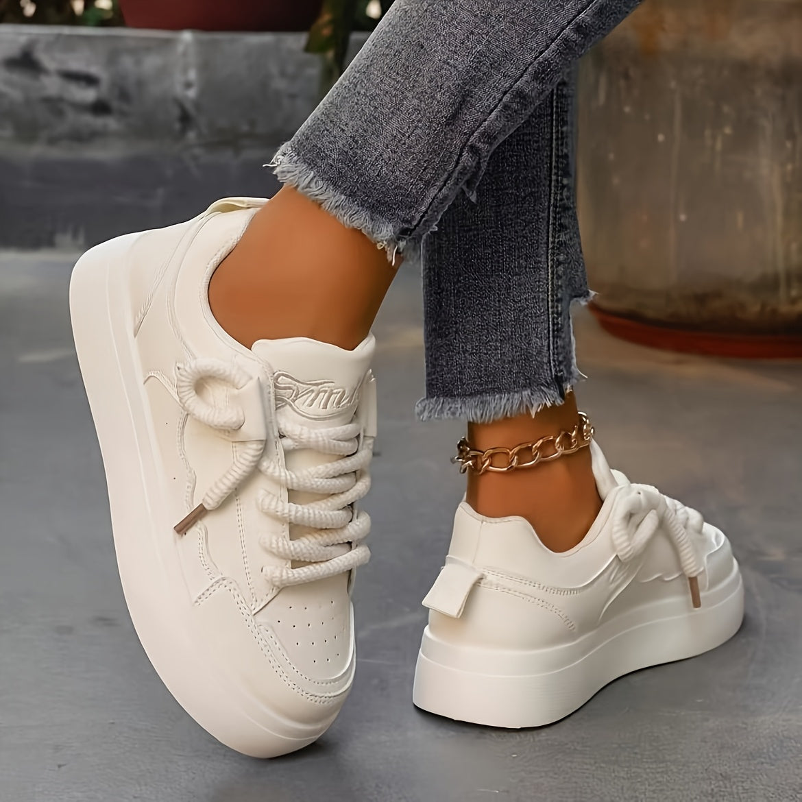 Low-Top Lace-Up Casual Sneakers