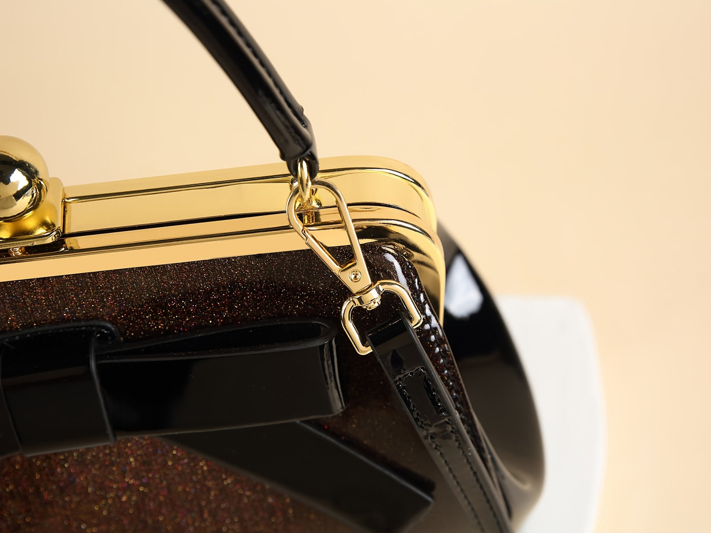 [Elegant Handbag] High Quality Lacquered Handbag | 2024 Autumn New Korean Polka Dot for Women - Kiss Lock Closure, Removable Shoulder Strap & Bow Detail, Glossy Patent Look (Black/White, Bronze, Pink & White) - Perfect for We