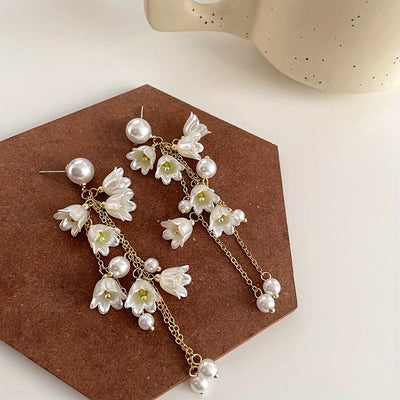 1 Pair Elegant Korean-Style Lily of the Valley Dangle Earrings with Imitation Pearls, Long Chain Drop Earrings for Women, Suitable for Daily Wear and Banquets, Plastic Material