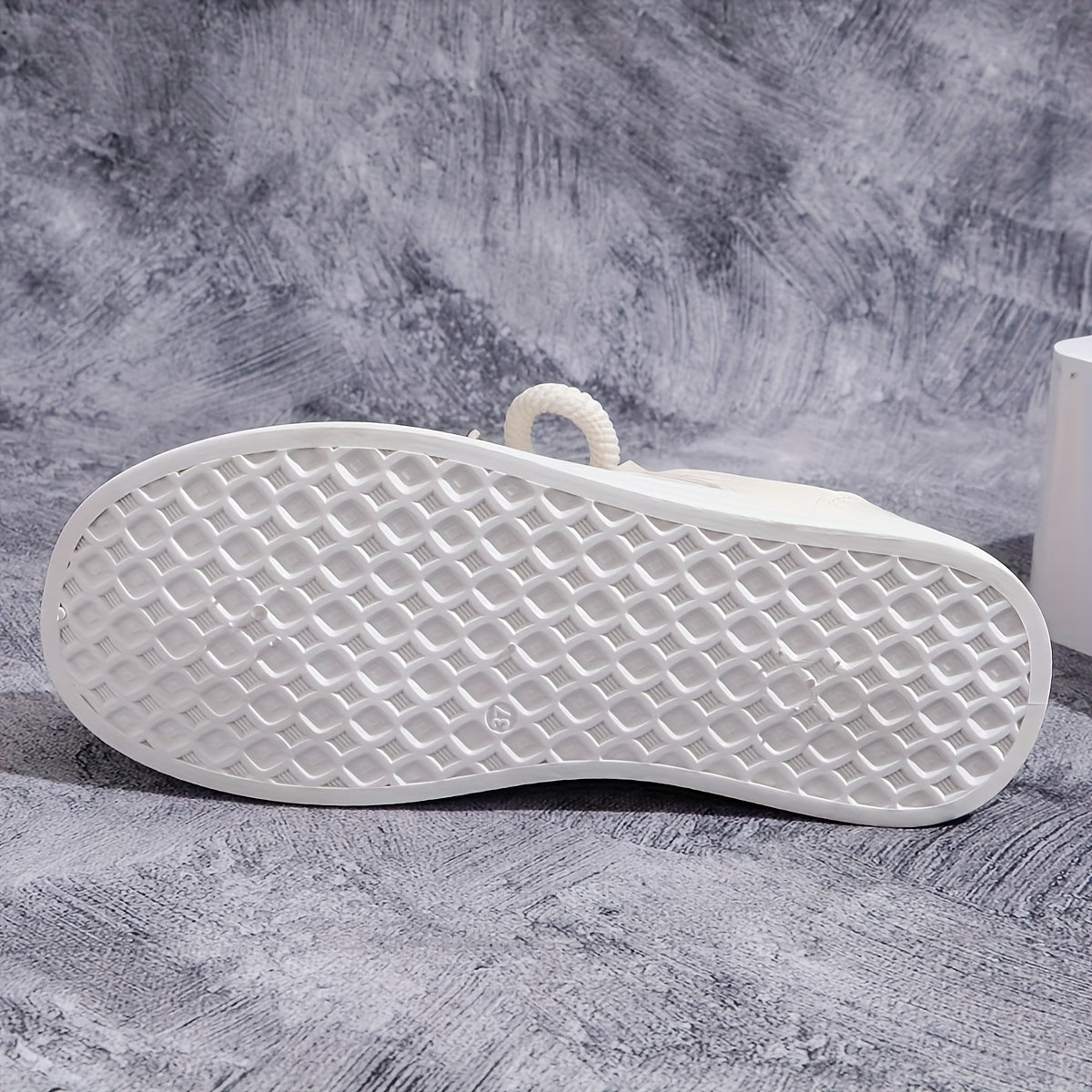 Round Toe Low Top Sneakers