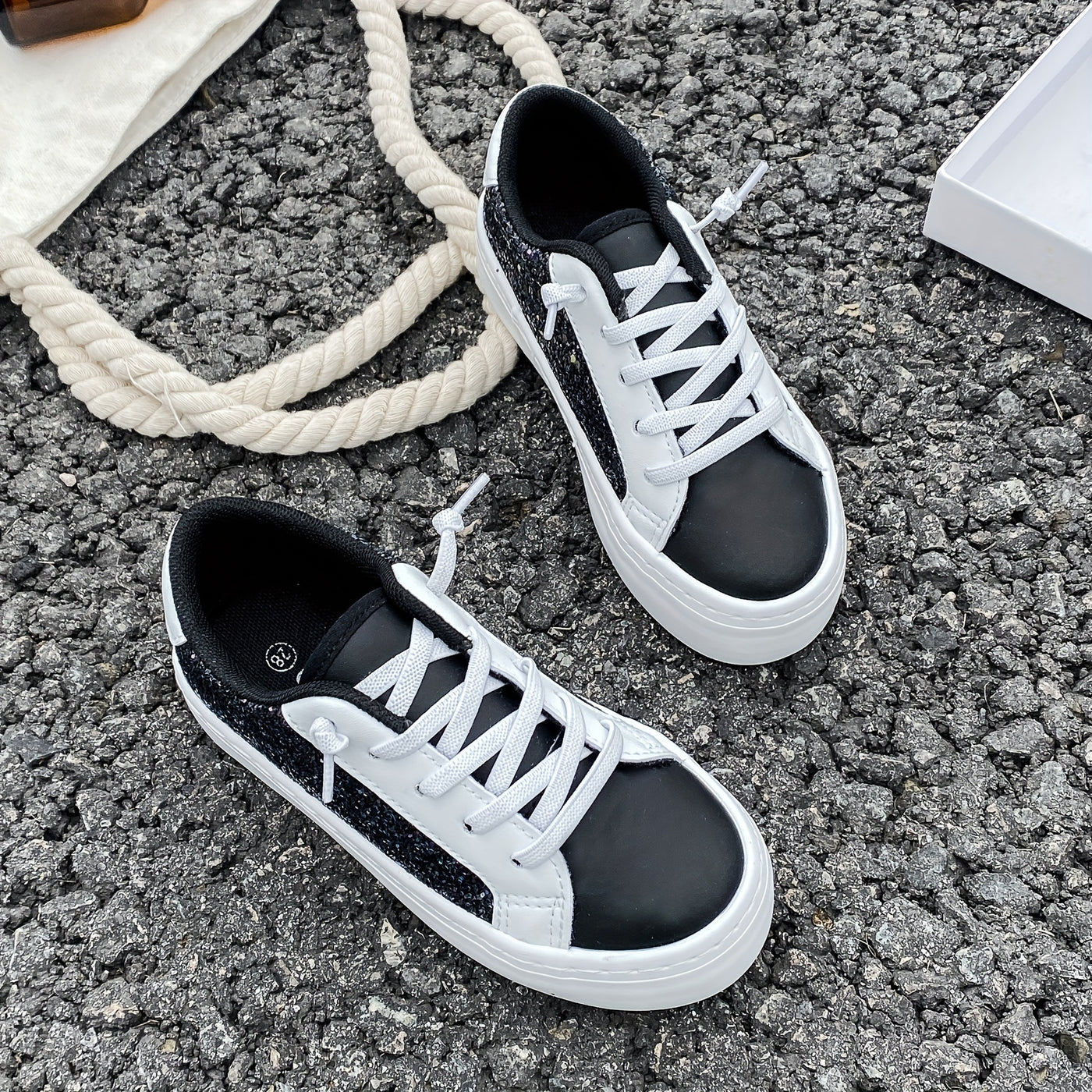 Different Shoe Sizes Have Different Numbers Of Eyelets. White Canvas Shoes For Babies, Mid-top Sneakers, Children's Canvas Shoes, Korean Version Of Simple Boys' And Girls' Shoes, Fashionable Low-top Casual Lace-up Track Shoes