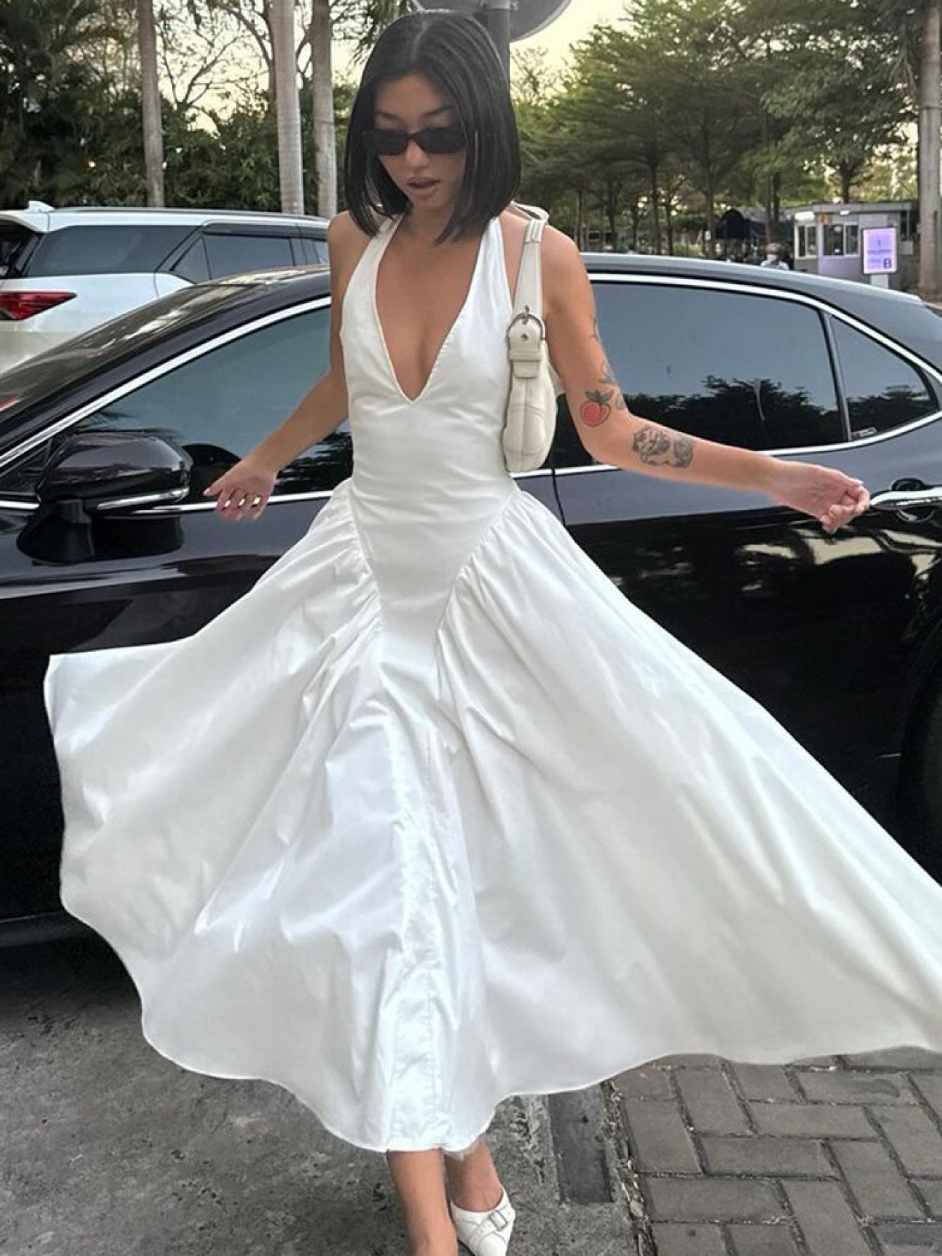2025 Women's Sexy Deep V-Neck Halter Dress - Summer Sleeveless Solid Color Flared Skirt, Machine Washable Formal Party & Evening Out Dress, Evening Wear, Offshoulder Design, Smooth Fabric, Elegant Silhouette