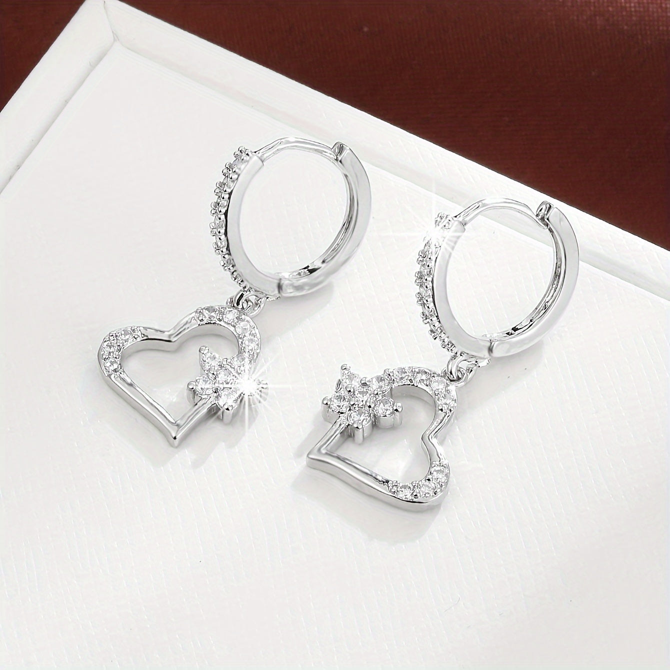 A Pair Of Delicate Korean-style Fashionable, Niche, Cute Heart-shaped Earrings, Versatile Ear Accessories.