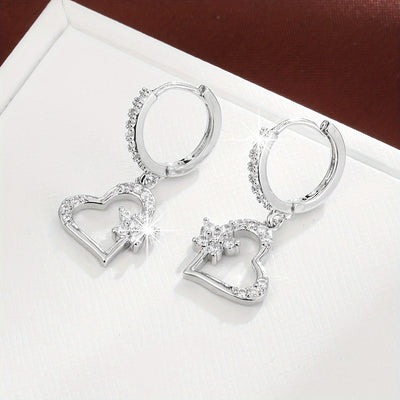 A Pair Of Delicate Korean-style Fashionable, Niche, Cute Heart-shaped Earrings, Versatile Ear Accessories.