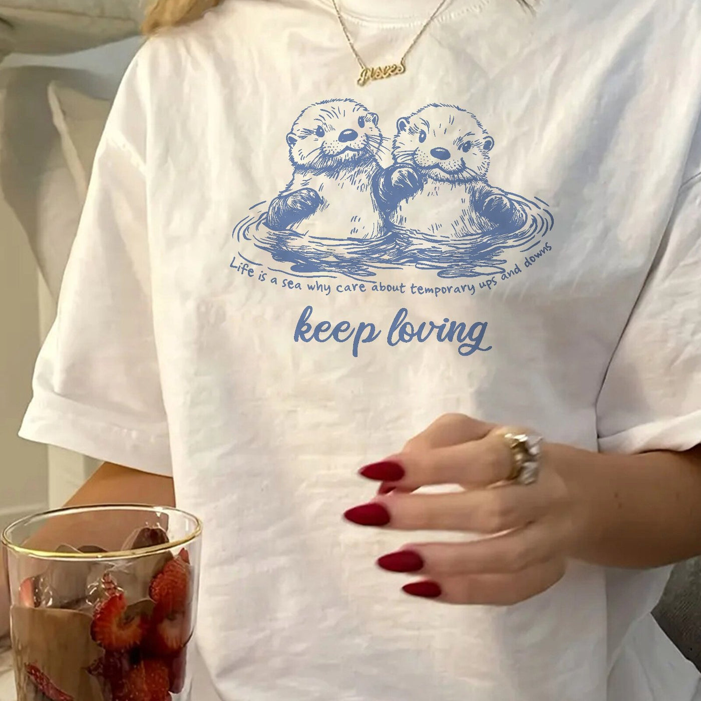 Women's Casual Short Sleeve T-Shirt with Two Otters & "Keep Loving" Graphic - White with Blue Water Ripple Design, Medium Stretch Round Neck Top for Spring Summer Fall, Machine Washable, Ladies T Shirts, Everyday Clothing, Re
