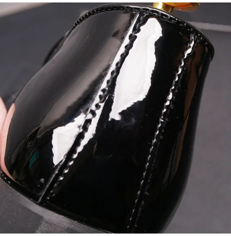 New Luxury Men Casual Shoes Patent Leather Pointed Toe Embroider Crown Business Leisure Black Wedding Dress Shoes