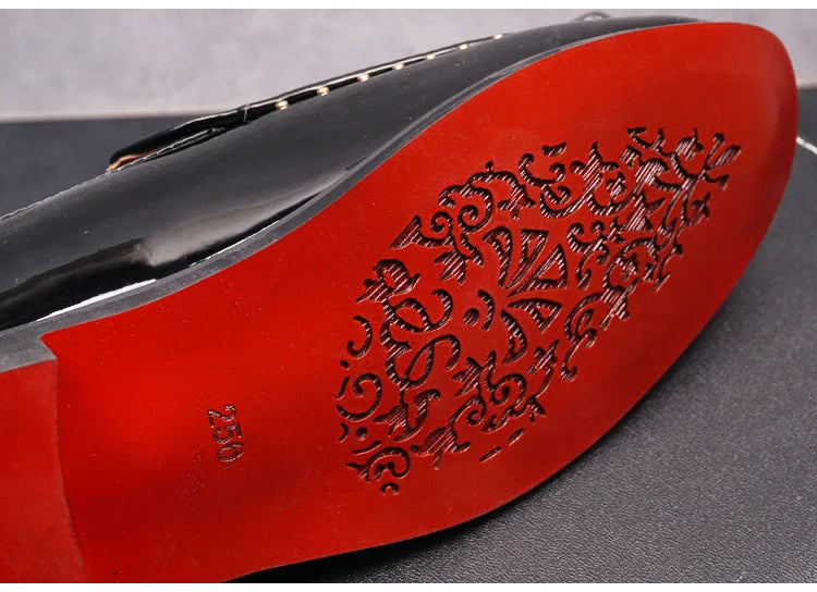 New Luxury Men Casual Shoes Patent Leather Pointed Toe Embroider Crown Business Leisure Black Wedding Dress Shoes