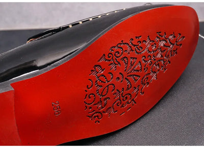 New Luxury Men Casual Shoes Patent Leather Pointed Toe Embroider Crown Business Leisure Black Wedding Dress Shoes