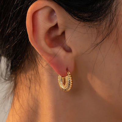 Punk Gold Color Twist Round Piercing Hoop Earrings Female Luxury CZ Crystal Geometric Ear Buckle Huggie Earrings Women Jewelry