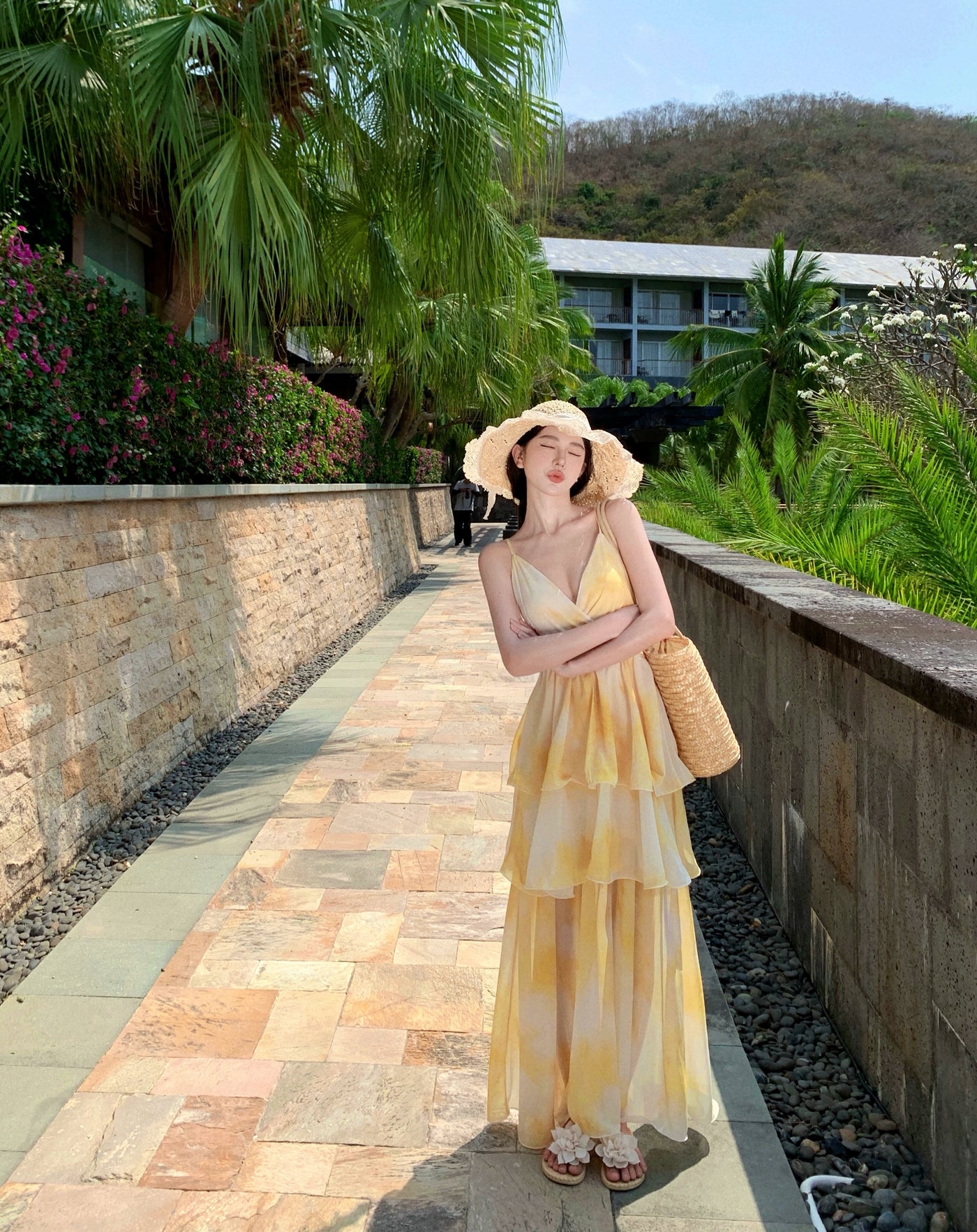 Nipped-Waist New French Seaside Sling Holiday Dress Travel Elegant Cake Dress Summer Beach Dress Female Yellow