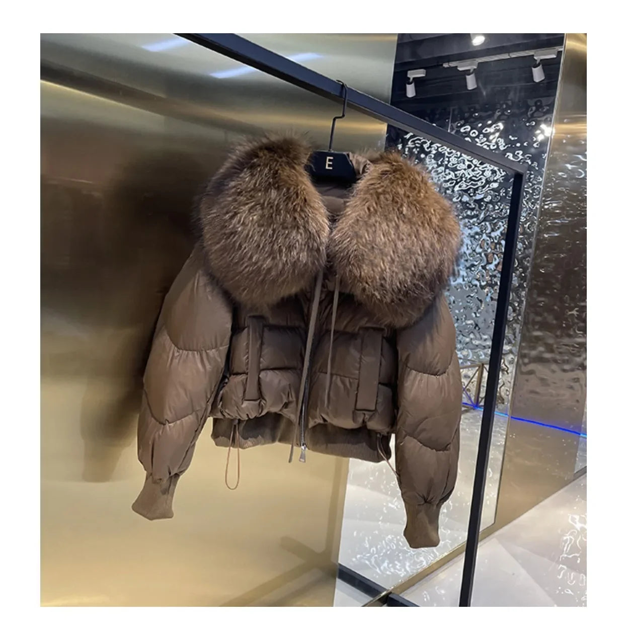 Fashionable Women's Winter Down Jacket Cropped Fox Fur Collar High End 90% White Duck Feather Coat Thick Long Sleeves