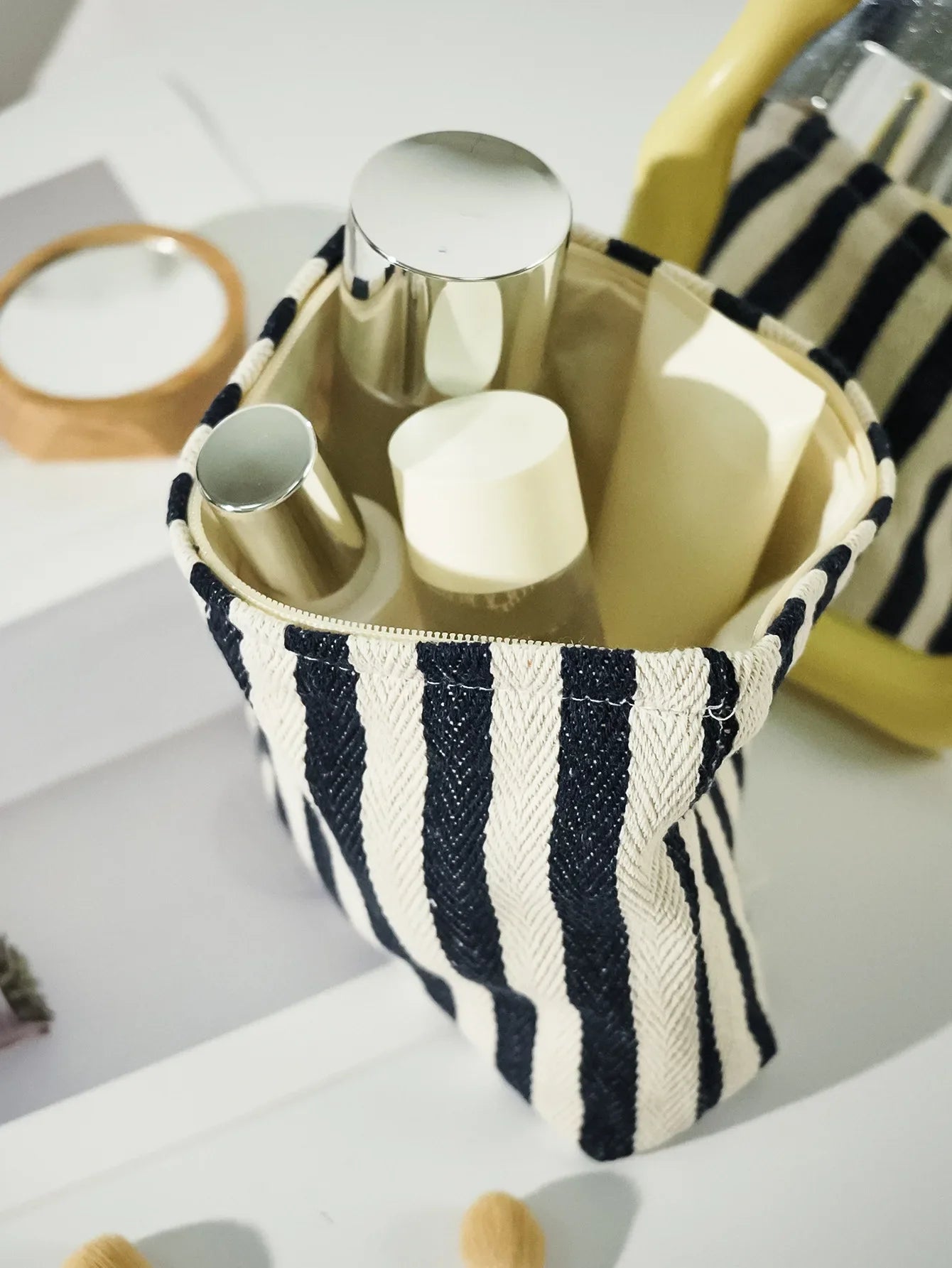 Women Waterproof Cosmetic Bag Storage Vertical Stripe Cosmetic Bag Makeup Case Travelling Pouch For Ladies Pencil Case