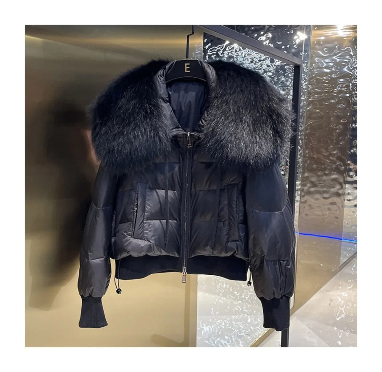 Fashionable Women's Winter Down Jacket Cropped Fox Fur Collar High End 90% White Duck Feather Coat Thick Long Sleeves