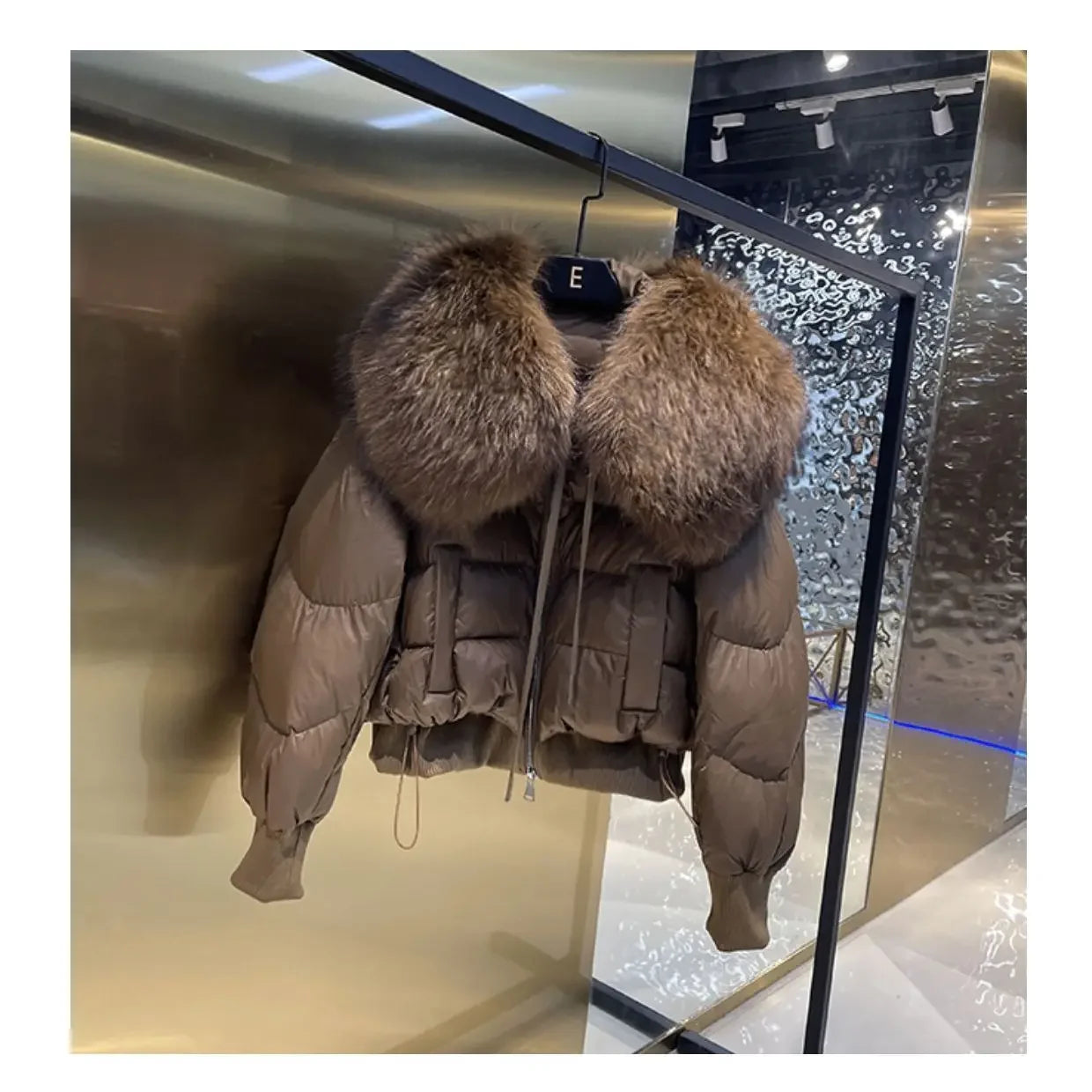Fashionable Women's Winter Down Jacket Cropped Fox Fur Collar High End 90% White Duck Feather Coat Thick Long Sleeves