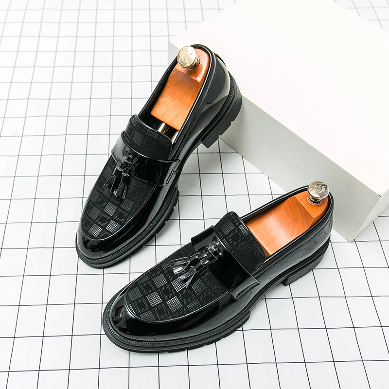 Fashion Brand Spring Tassel Patent Leather Glossy Men's Leather Shoes Business Dress Shoes New Comfortable Groom Wedding Shoes