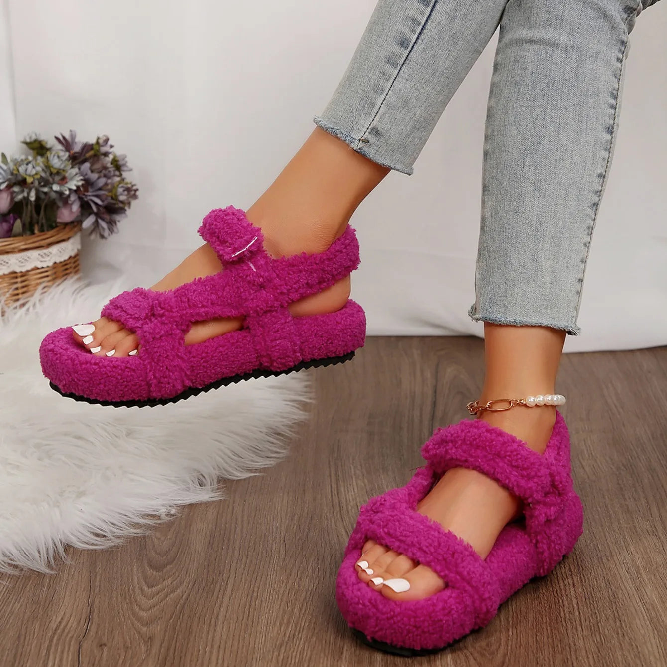 Lightweight Comfortable Sandals Woman Winter Warm Plush Sandals Ladies Brand Design Thick Sole Teddy Fur Outdoor Slipper Shoes