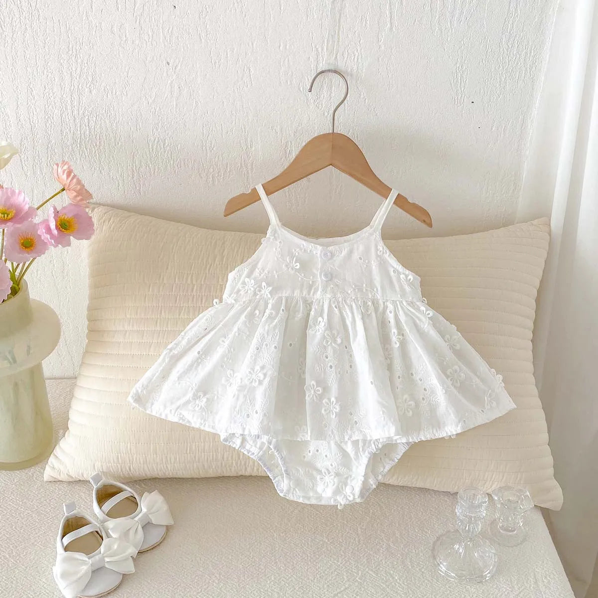 White Embroidered Suspender Bag for Baby Girl, Summer Baby Jumpsuit, Sleeveless Newborn Full Moon Princess Dress