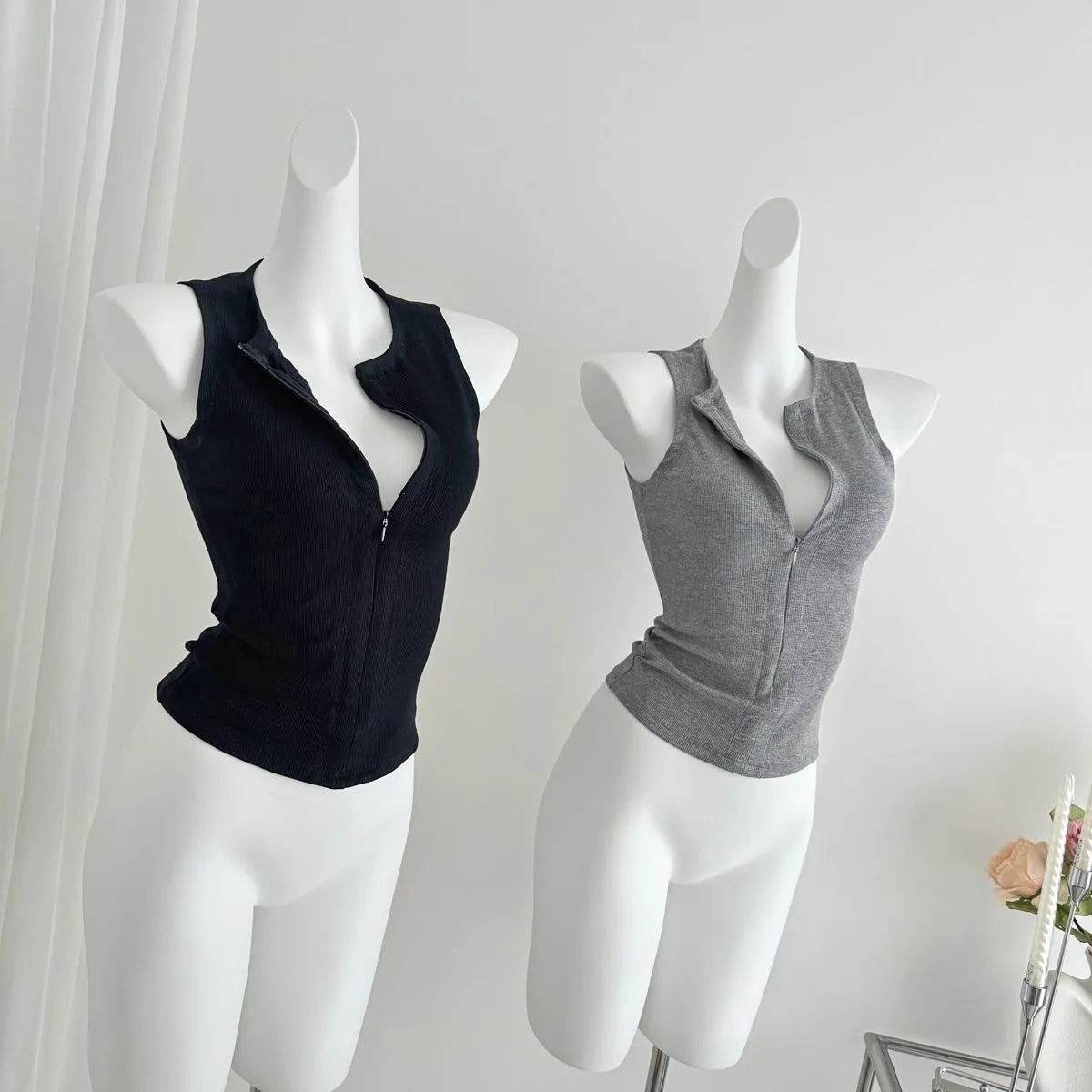 Women's Sleeveless Zip-Up Crop Top Korean Style Slim Fit Summer Vest Sexy Casual Camisole for Women Fashion Streetwear Basic Tee