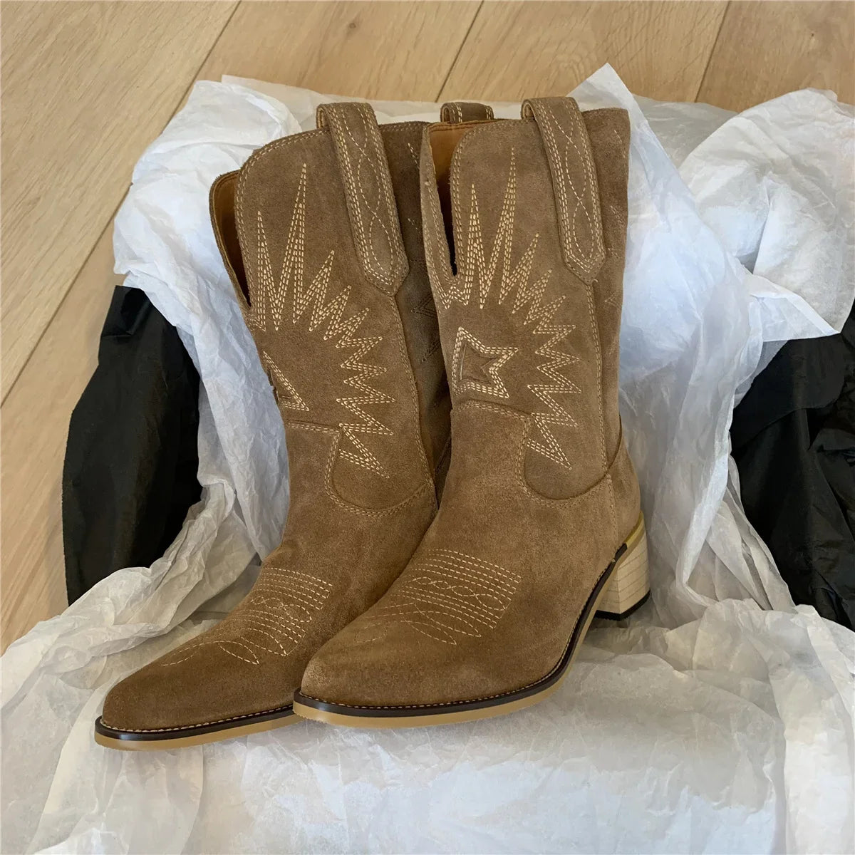 Women Western Boots  Autumn Winter Embroidery Flower Women Ankle Boot Fashion Women Shoes Pointed Toe Cowboy New Retro Botas