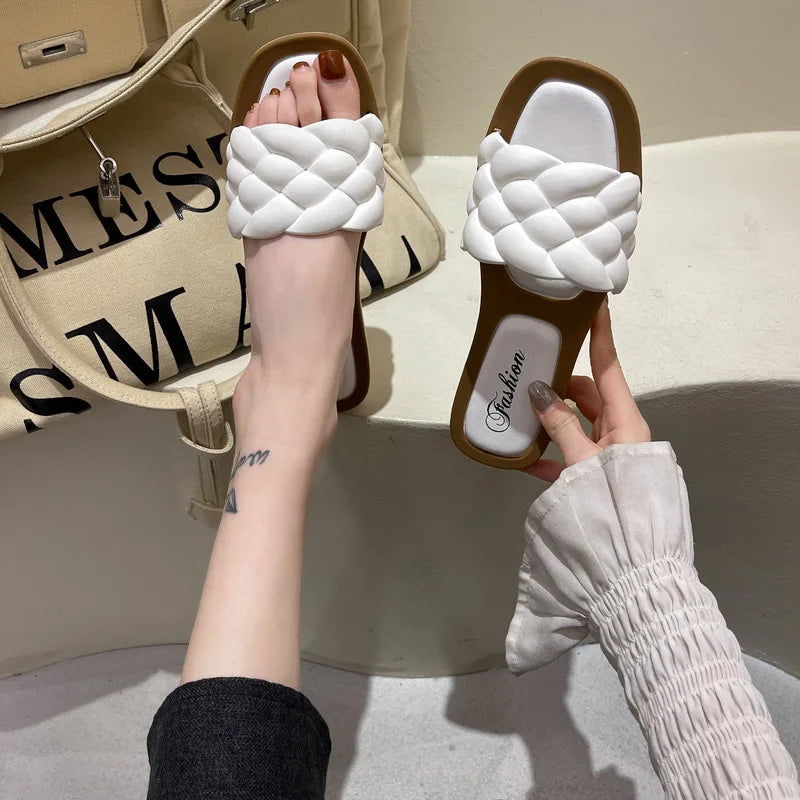 New flat flat straight sandals for women, anti slip Korean version, fashionable and versatile sandals for women's outdoor wear