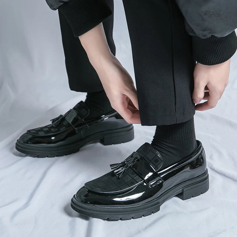 Fashion Brand Spring Tassel Patent Leather Glossy Men's Leather Shoes Business Dress Shoes New Comfortable Groom Wedding Shoes