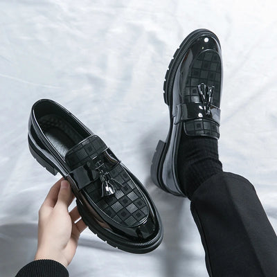 Fashion Brand Spring Tassel Patent Leather Glossy Men's Leather Shoes Business Dress Shoes New Comfortable Groom Wedding Shoes