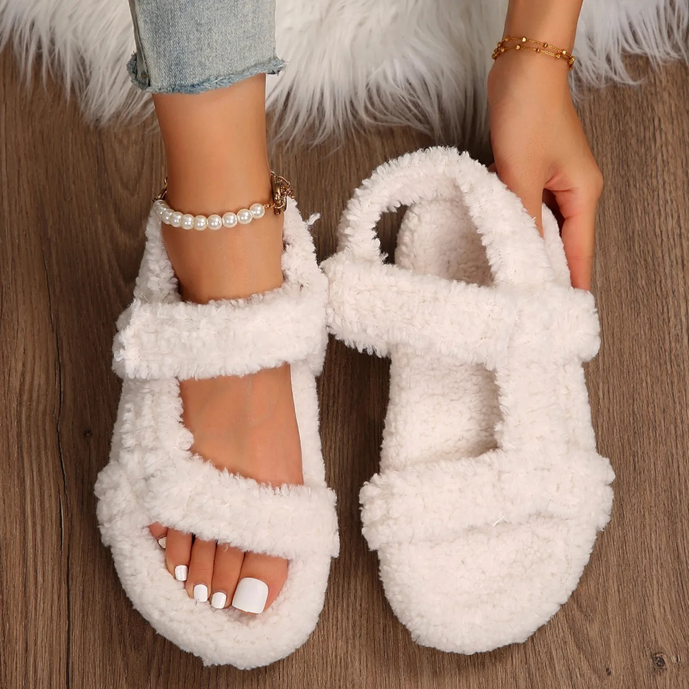 Lightweight Comfortable Sandals Woman Winter Warm Plush Sandals Ladies Brand Design Thick Sole Teddy Fur Outdoor Slipper Shoes