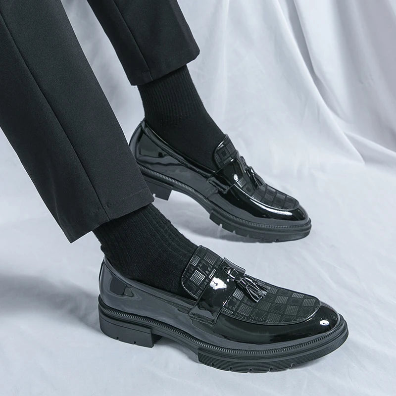 Fashion Brand Spring Tassel Patent Leather Glossy Men's Leather Shoes Business Dress Shoes New Comfortable Groom Wedding Shoes