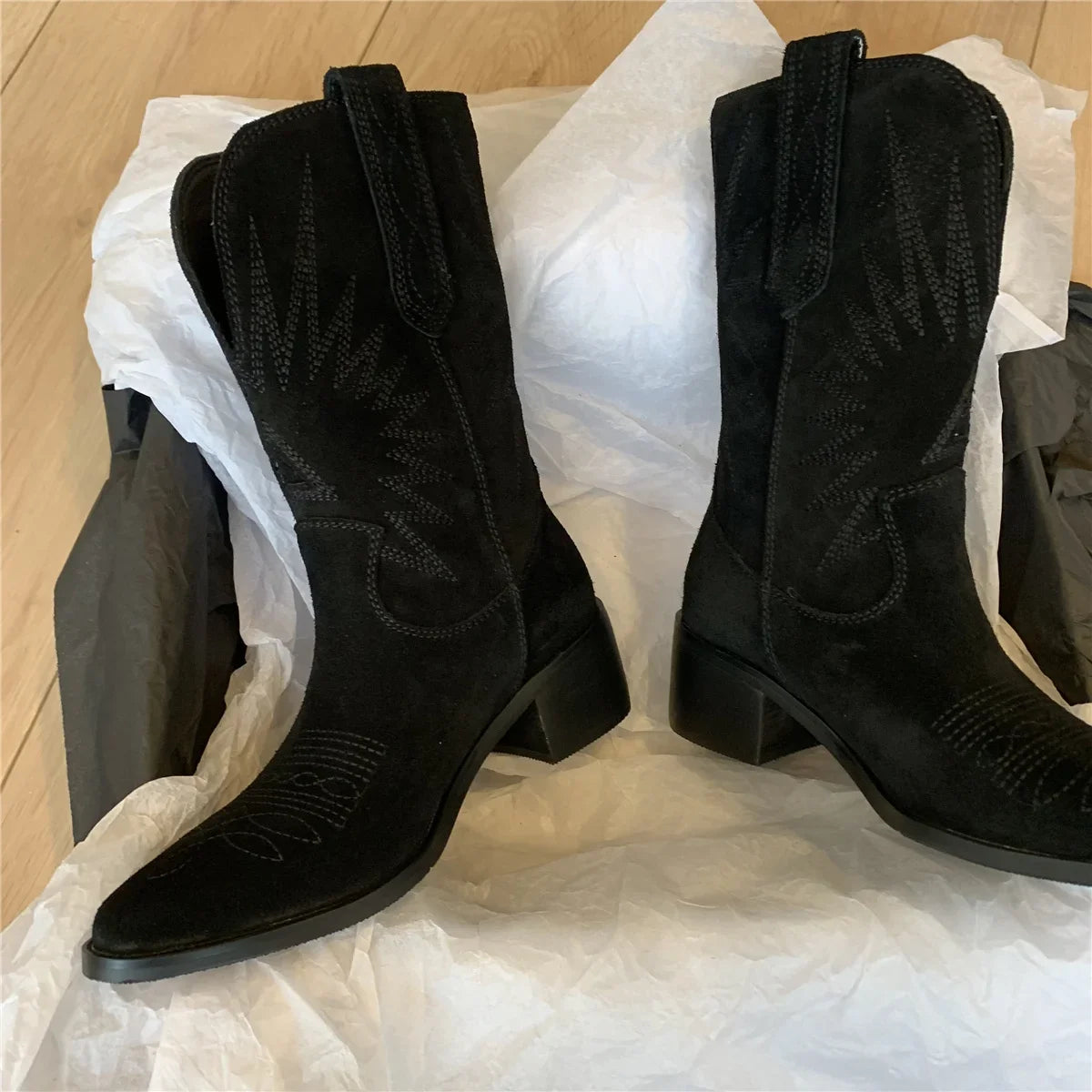 Women Western Boots  Autumn Winter Embroidery Flower Women Ankle Boot Fashion Women Shoes Pointed Toe Cowboy New Retro Botas