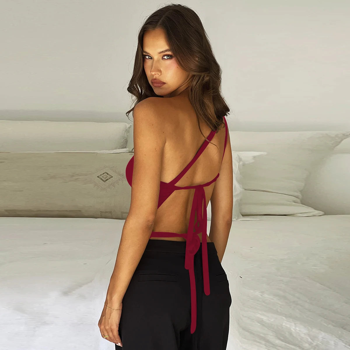 Women's Sexy Diagonal Shoulder Strap Sleeveless Backless Tight Top Seaside Nightclub Party 2024 New Model