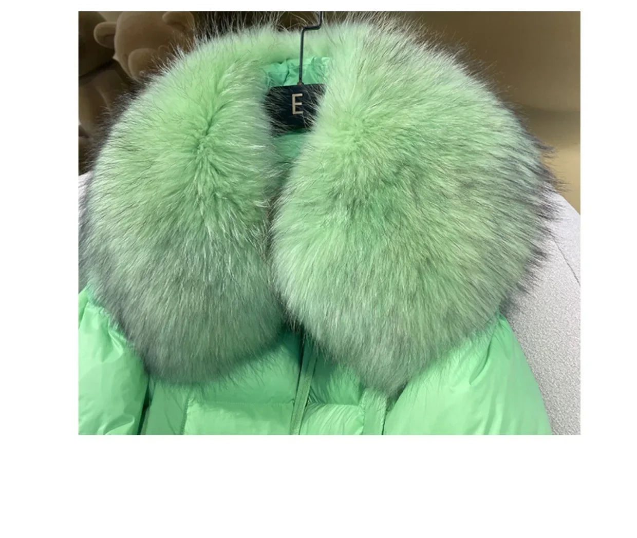 Fashionable Women's Winter Down Jacket Cropped Fox Fur Collar High End 90% White Duck Feather Coat Thick Long Sleeves