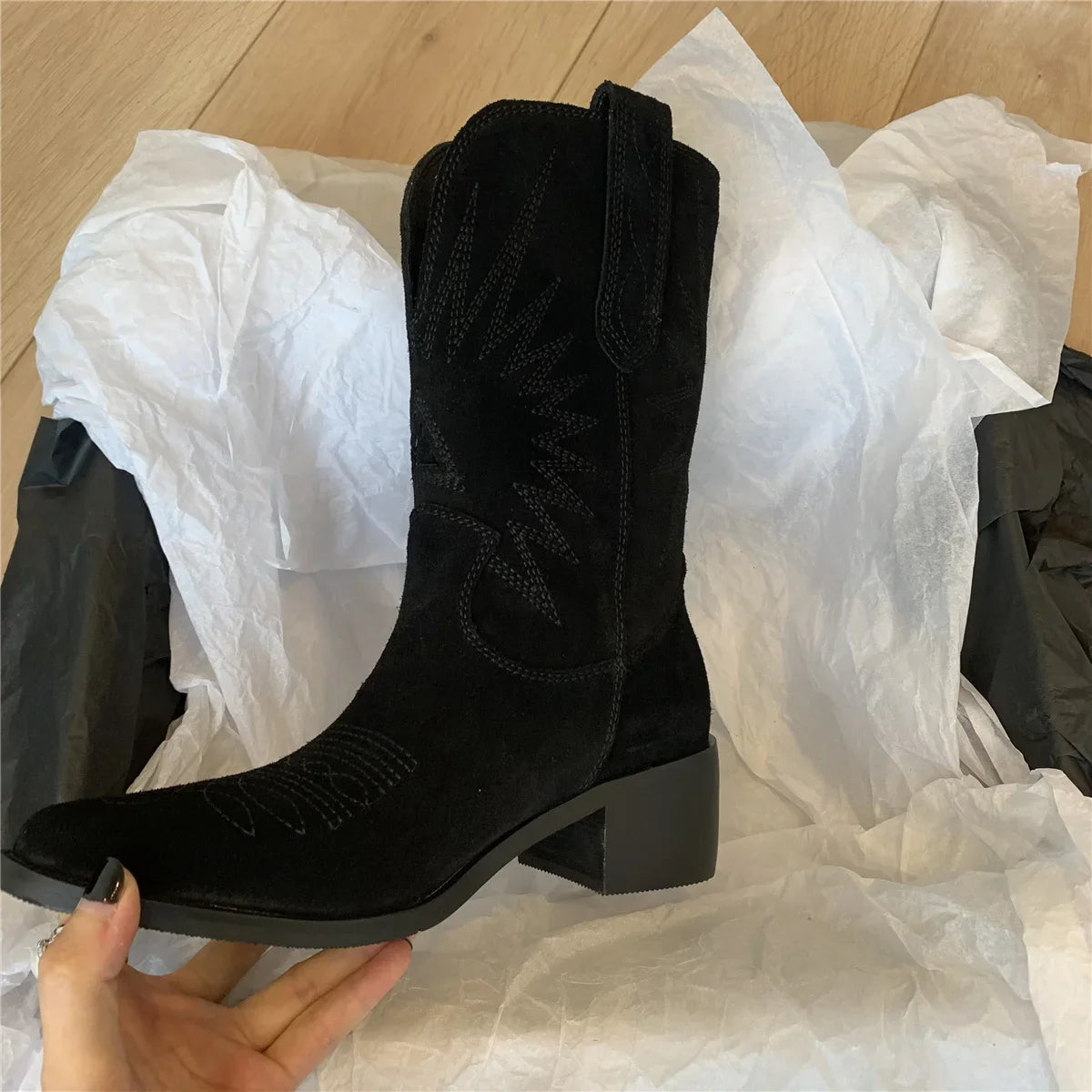 Women Western Boots  Autumn Winter Embroidery Flower Women Ankle Boot Fashion Women Shoes Pointed Toe Cowboy New Retro Botas
