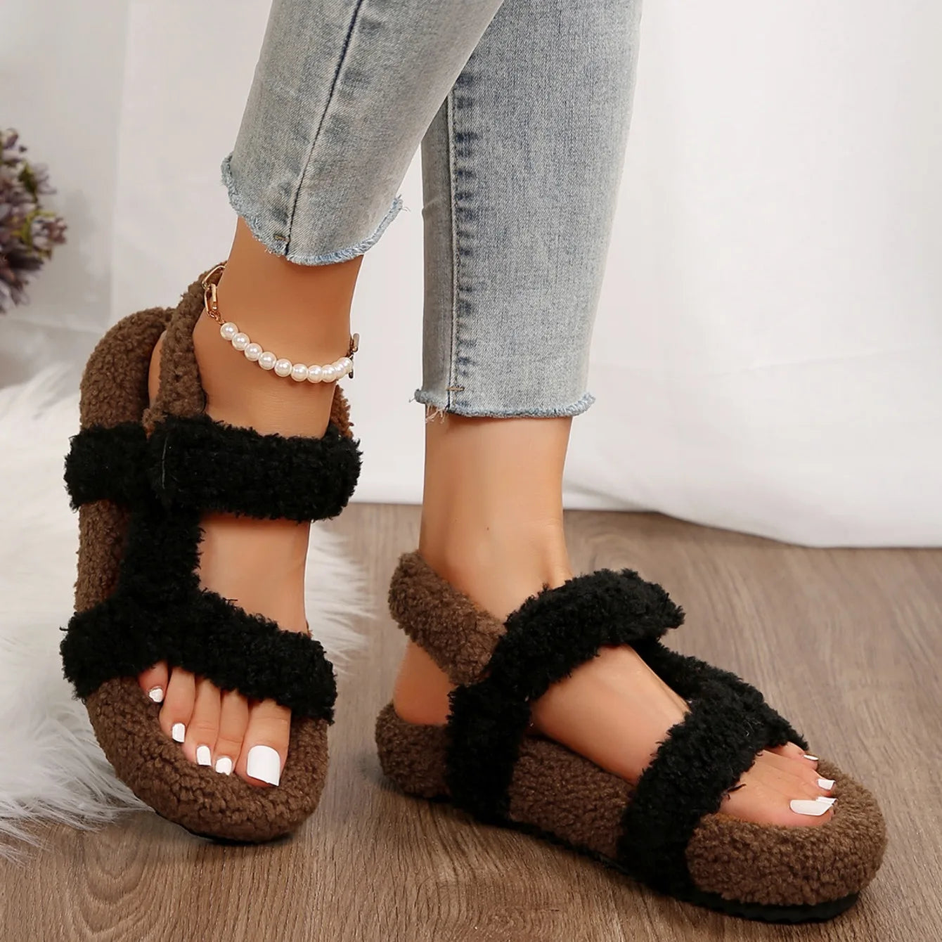 Lightweight Comfortable Sandals Woman Winter Warm Plush Sandals Ladies Brand Design Thick Sole Teddy Fur Outdoor Slipper Shoes