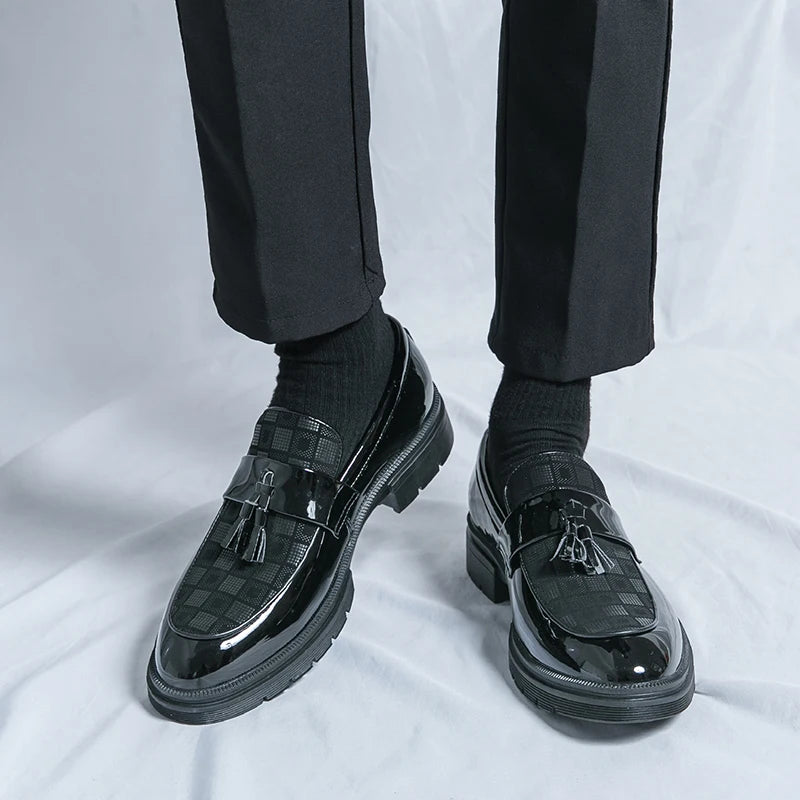 Fashion Brand Spring Tassel Patent Leather Glossy Men's Leather Shoes Business Dress Shoes New Comfortable Groom Wedding Shoes