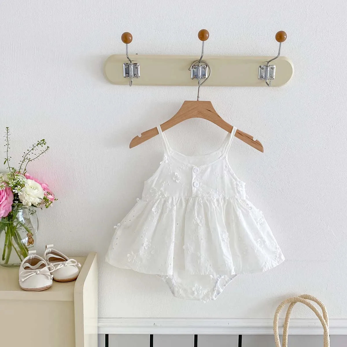 White Embroidered Suspender Bag for Baby Girl, Summer Baby Jumpsuit, Sleeveless Newborn Full Moon Princess Dress