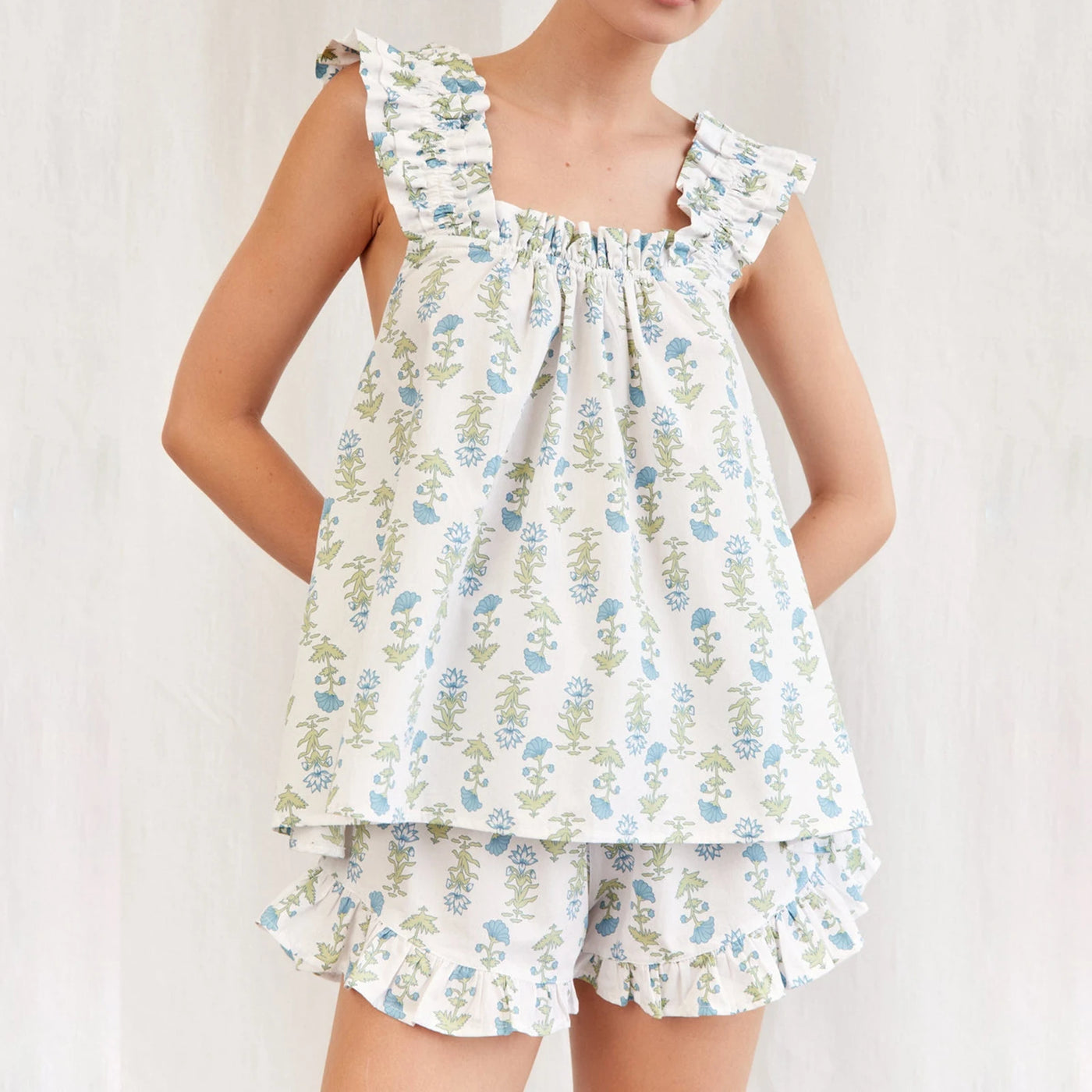 2-Piece Outfits Women Floral Print Summer Set Square Neck Flutter Sleeve Loose Tank Tops Ruffled Shorts