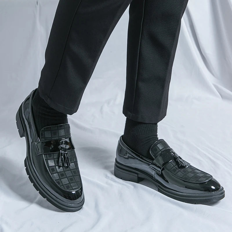 Fashion Brand Spring Tassel Patent Leather Glossy Men's Leather Shoes Business Dress Shoes New Comfortable Groom Wedding Shoes