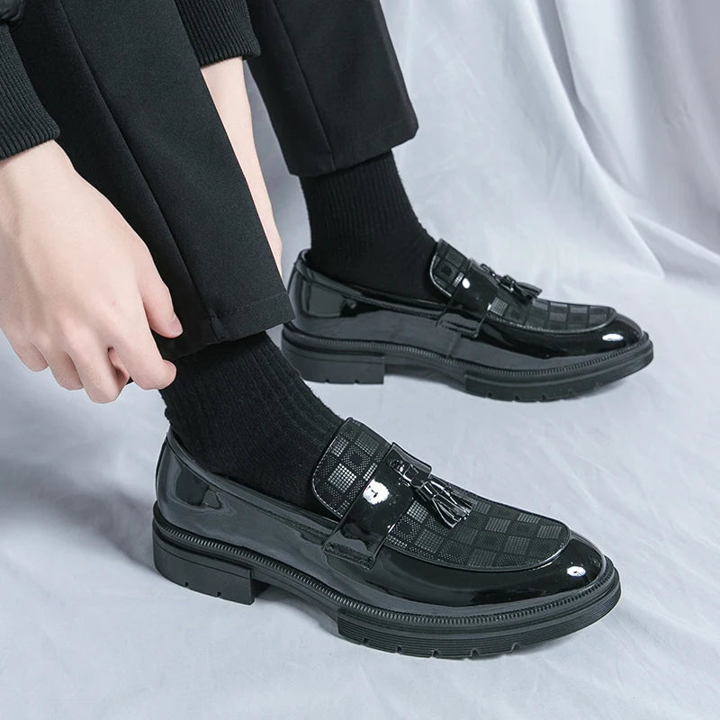 Fashion Brand Spring Tassel Patent Leather Glossy Men's Leather Shoes Business Dress Shoes New Comfortable Groom Wedding Shoes