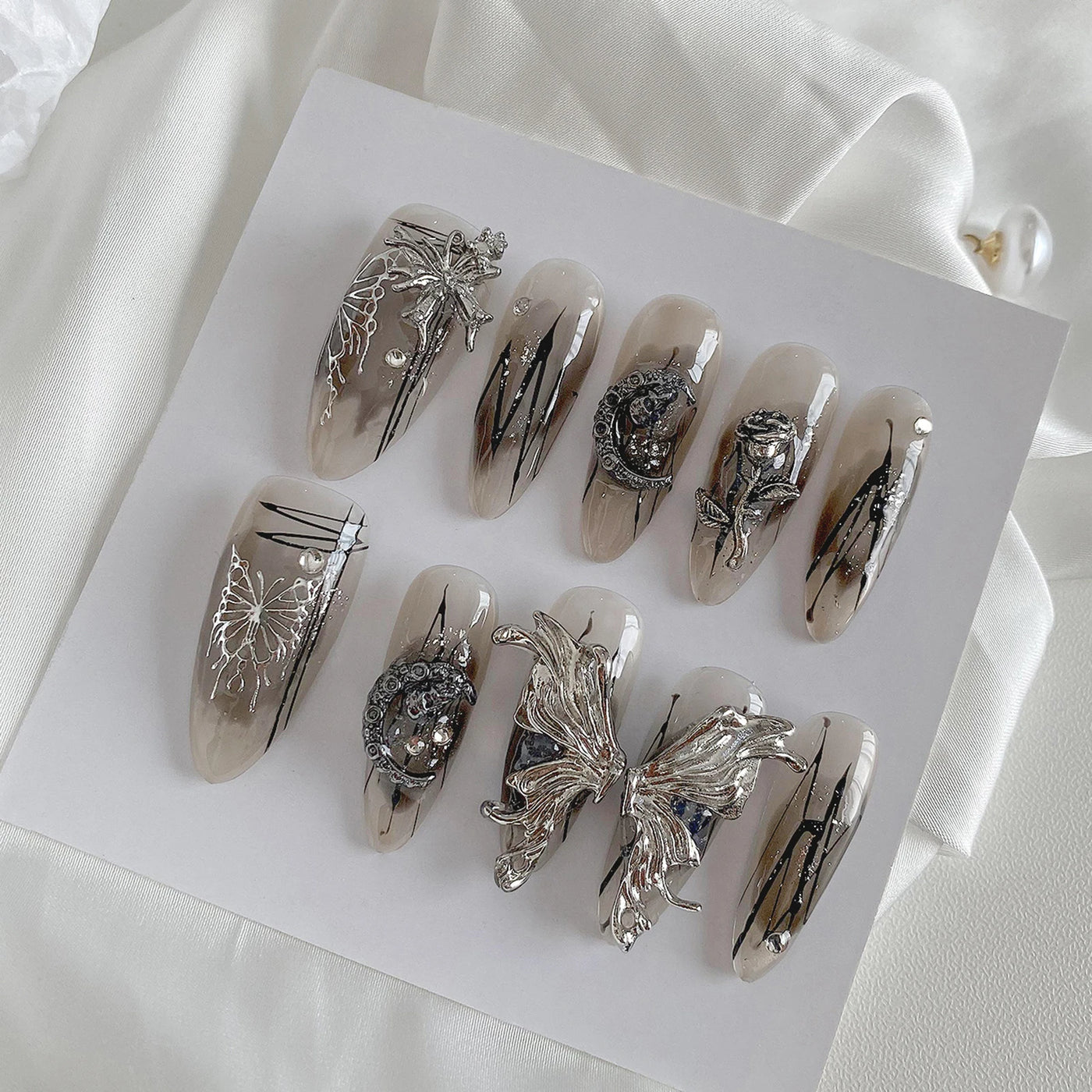 Wearable 3D Silver Butterfly False Nails With Metal Moon Decor Charming Gothic Fake Nails Y2k Press On Nail Long Almond Handmade