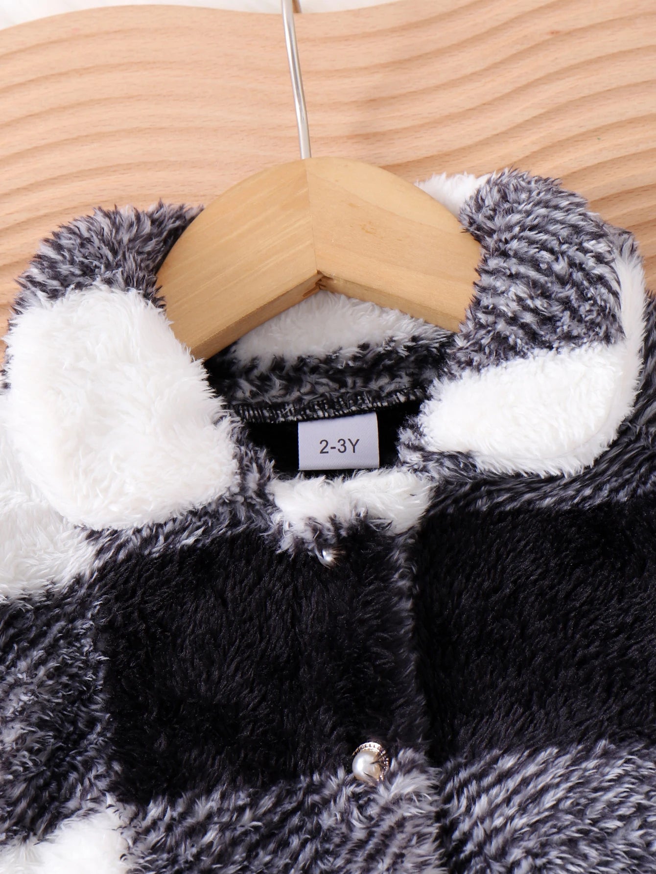 Autumn and winter 2- 7Y Girls and babies Comfortable Western-style fashionable black and white plaid coat + suspender jumpsuit