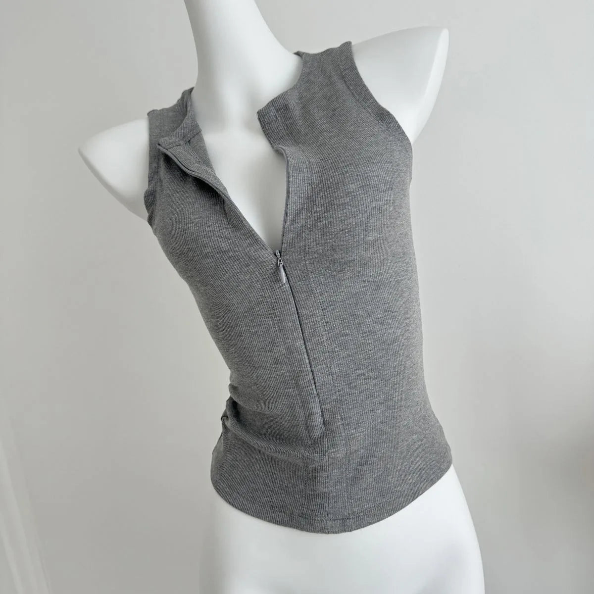 Women's Sleeveless Zip-Up Crop Top Korean Style Slim Fit Summer Vest Sexy Casual Camisole for Women Fashion Streetwear Basic Tee